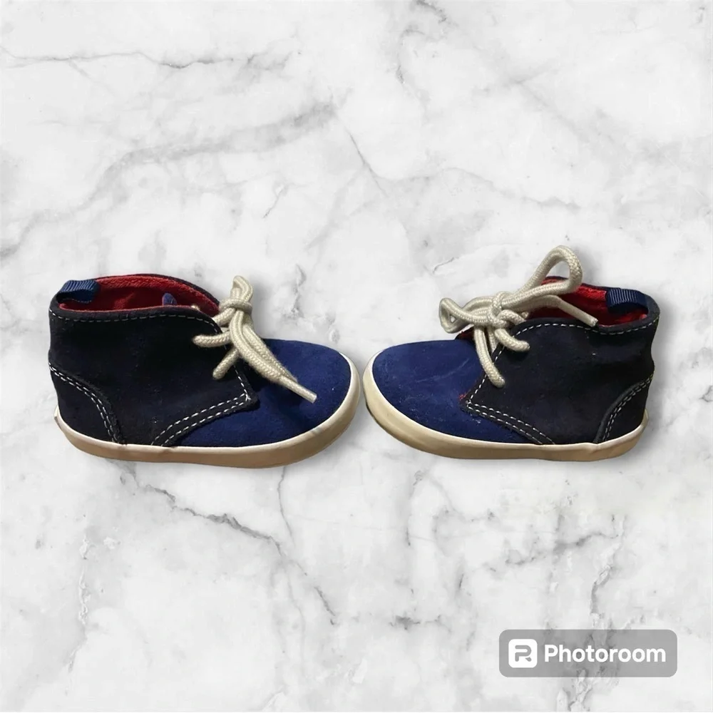 Baby Gap Size 6-12 Months Cow Suede Shoes